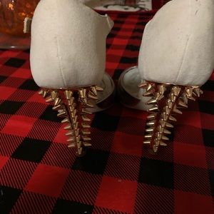Spunky spiky heals